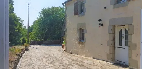 entrée par le portail chez Fabrice Corazza magnétiseur Locunolé